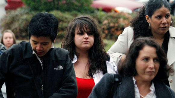 Constance McMillen, center, walks to the federal courthouse in Aberdeen, Mississippi