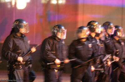 Photo of Oakland police in riot gear