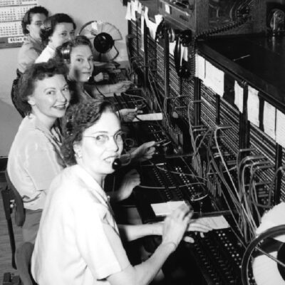 Telephone operators in 1952