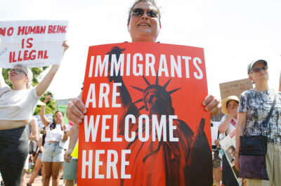 Demonstrators marching in favor of immigrant's rights