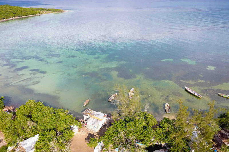 An overhead photograph of the ocean, dotted with boats.