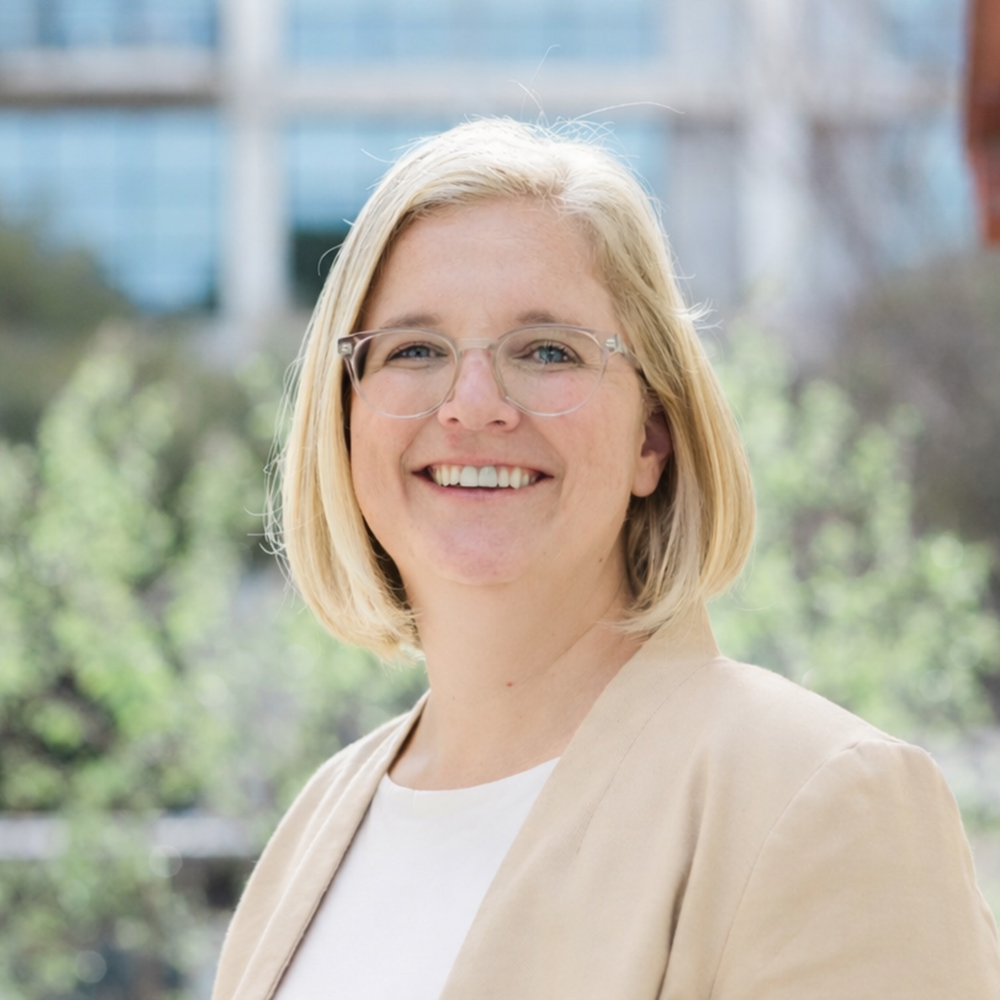 Emily Follansbee headshot