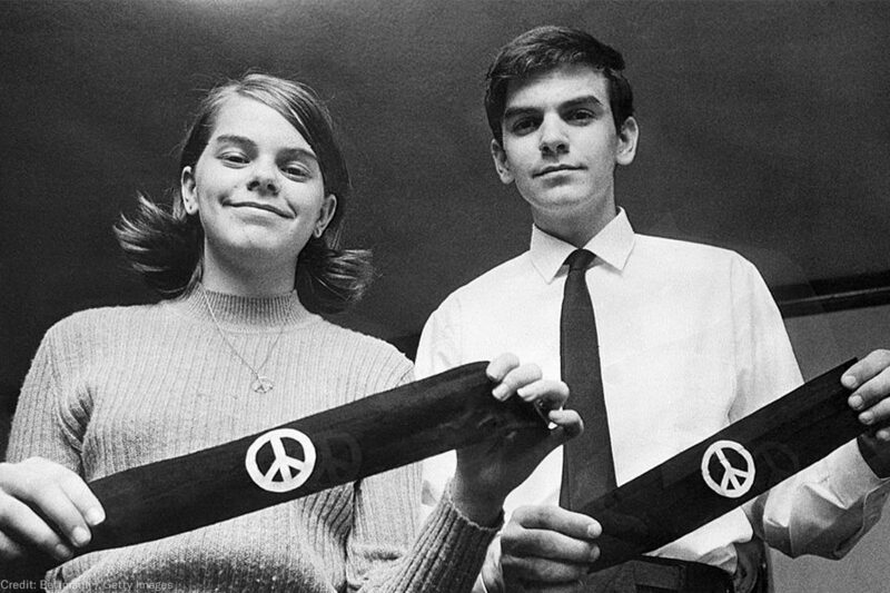 Black and white photo of Mary Beth Tinker and her brother, John, displaying two black armbands