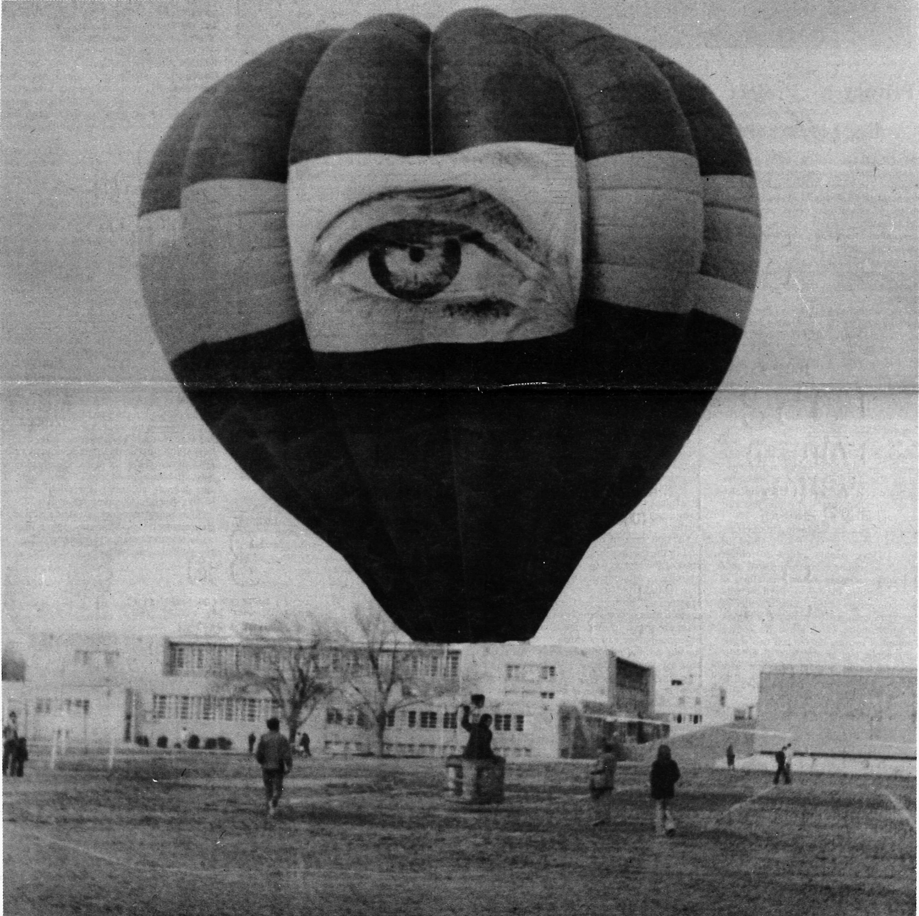 Hot air balloon featuring a large eye on a University of Nex Mexico campus
